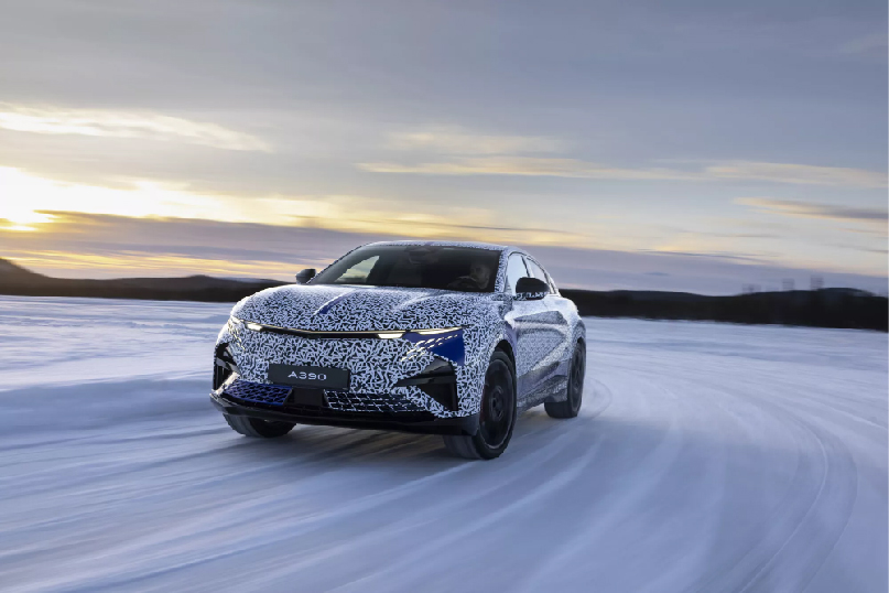 Alpine performance électrique : Prototype de l’Alpine A390 testé en Laponie sur neige et glace, pour valider la motricité et la tenue de route de son SUV électrique