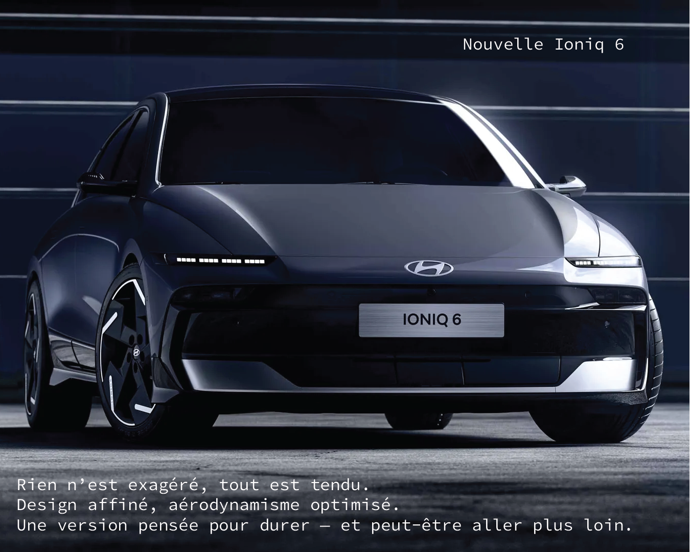 Vue frontale de la Hyundai IONIQ 6 restylée, version 2026, en éclairage studio.