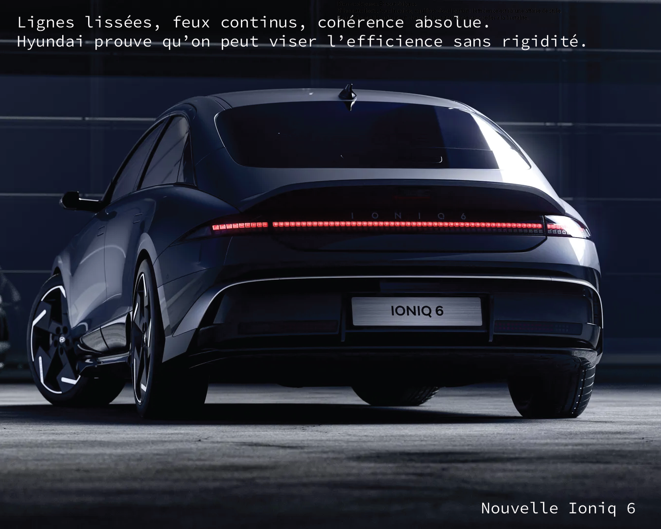 Vue arrière de la Hyundai IONIQ 6 restylée, avec bande lumineuse continue et design épuré.