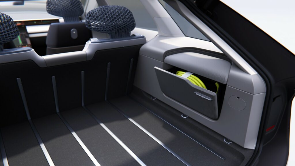 Coffre du Škoda Vision O avec rangement latéral pour câble de recharge