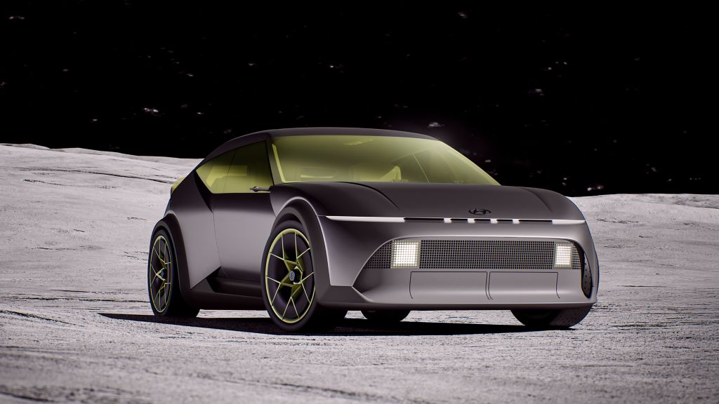 Hyundai Concept Three, vue avant sur fond lunaire, révélant le design compact et futuriste de la future Ioniq 3.