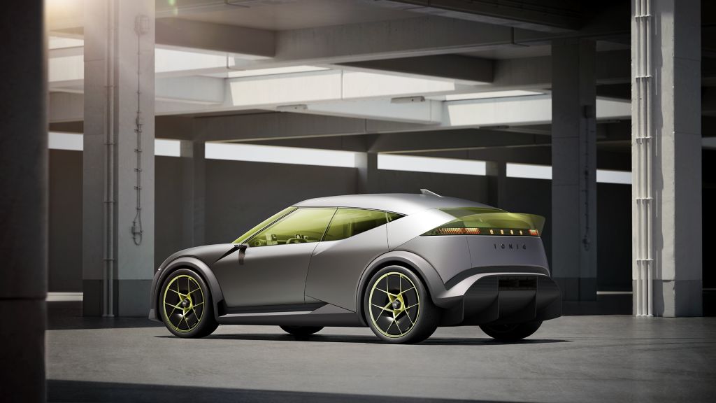 Hyundai Concept Three, vue arrière dans un décor industriel, annonçant la future compacte électrique Ioniq 3.