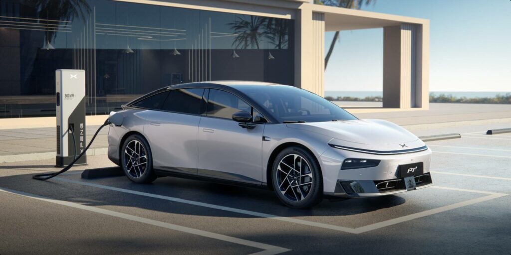 XPeng P7+ en recharge sur borne ultra-rapide haute puissance